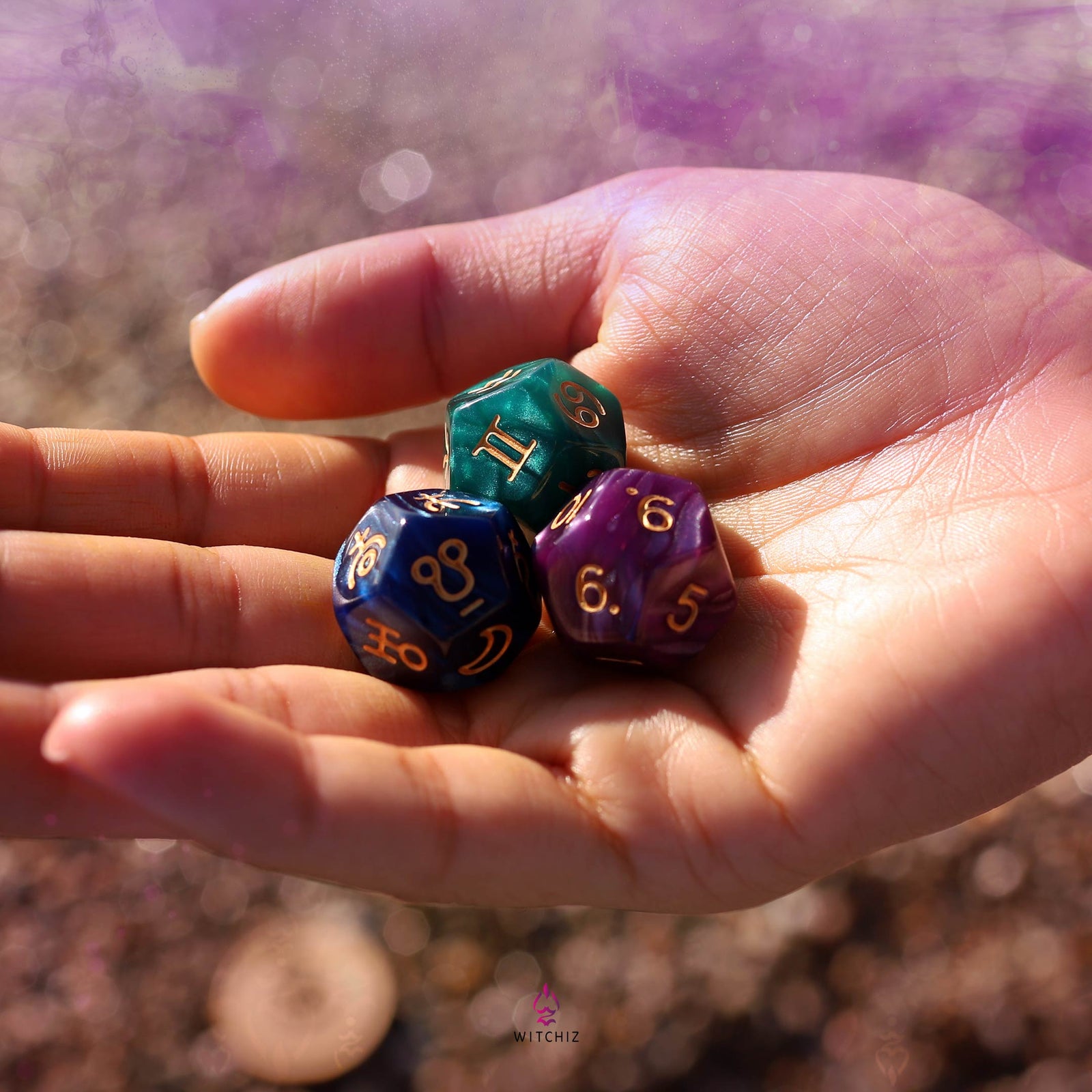 Dès Astrologiques, Main, Witchiz